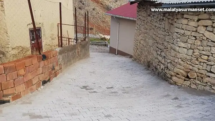 Arapgir'de kilit taş çalışmaları sürüyor
