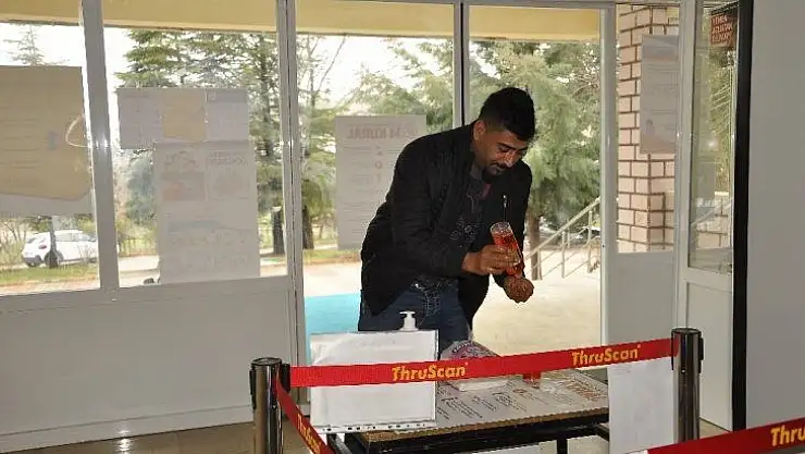 Arguvan'da resmi dairelere giriş ve çıkışta dezenfekte