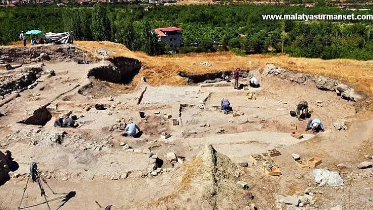 Arslantepe Höyüğü'nde 24 mezar ile 6 ev kalıntısı bulundu