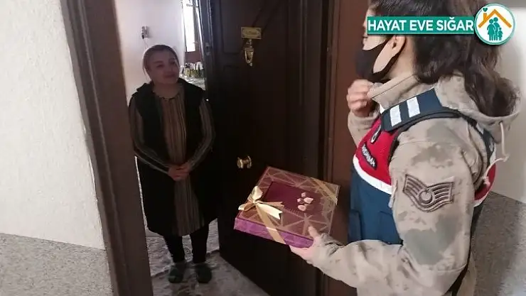 Askerlerden şehit aileleri ve gazielere ziyaret