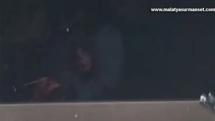 Atık kağıt toplamak isterken gömme çöp konteynerine düştü