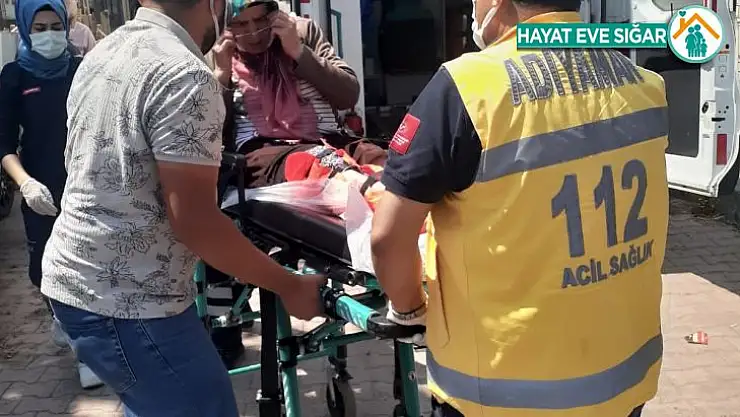 Ayağının üzerinden otomobil geçti