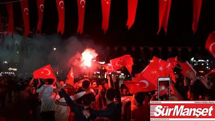 Aydın'da Milli maç heyecanı kent meydanında yaşandı
