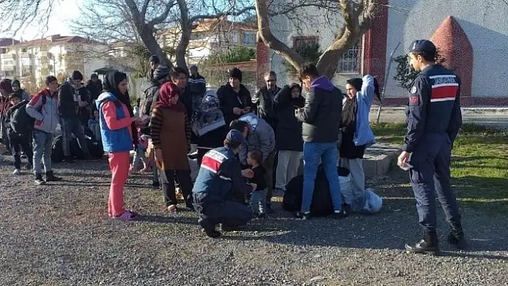 Ayvalık'ta Afganistan uyruklu 42 düzensiz göçmen yakalandı