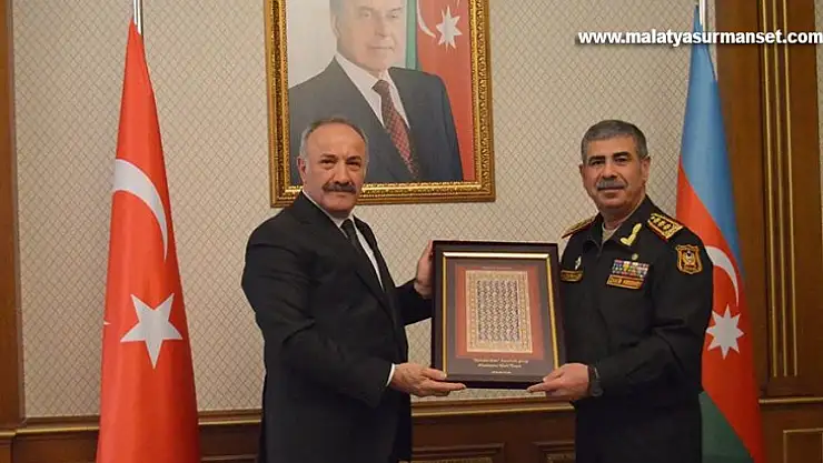Azerbaycan Savunma Bakanı Hasanov, MGK Genel Sekreteri Hacımüftüoğlu ile bir araya geldi