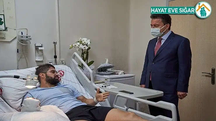 Babacan Saldırıya Uğrayan Doktoru Ziyaret Etti