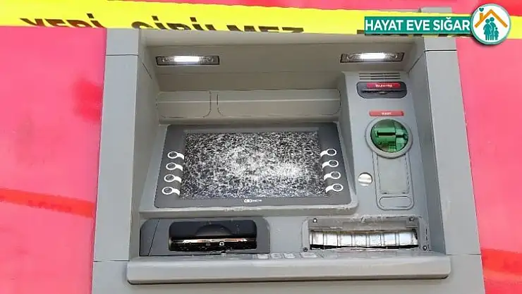 Babasına kızıp ATM'leri parçalayan kadın: 