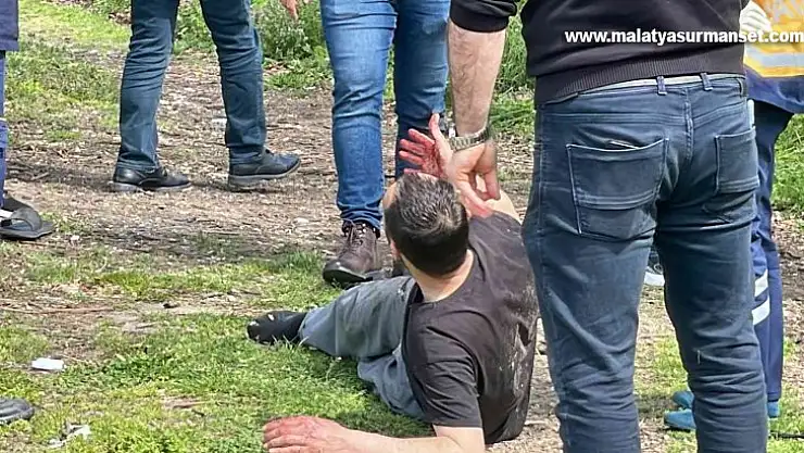 Babasının mezarını ziyaret etti, vuruldu