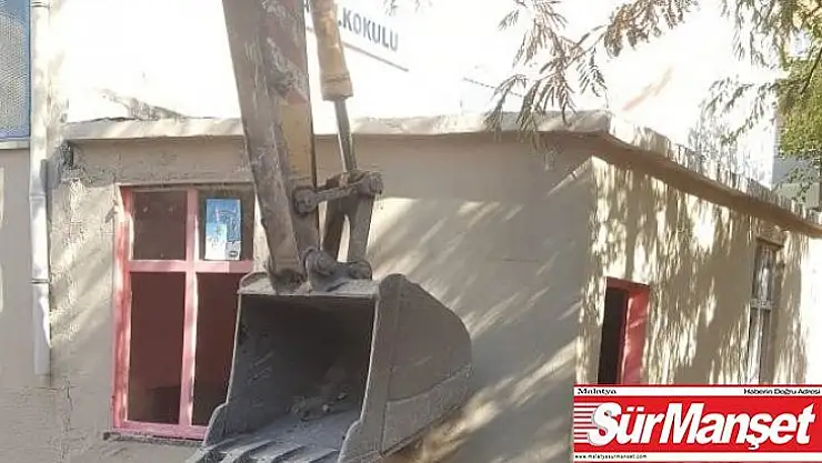 Bağlar Belediyesi çocuklar için riskli olan kantini yıktı