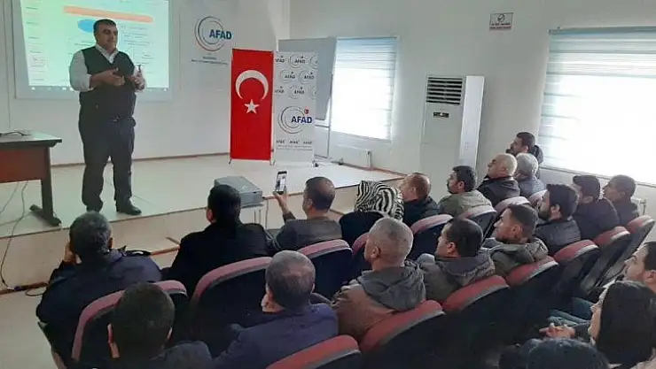 Bağlar Belediyesi personeline deprem eğitimi