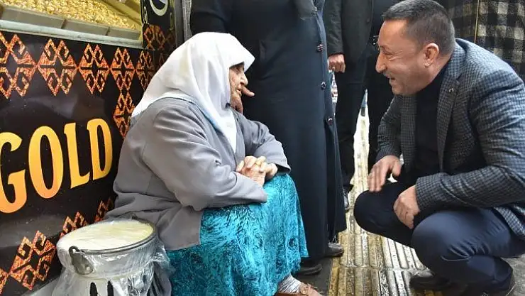 Bağlar Belediyesinden sokağa çıkma yasağı uygulanan yaşlılara hizmet