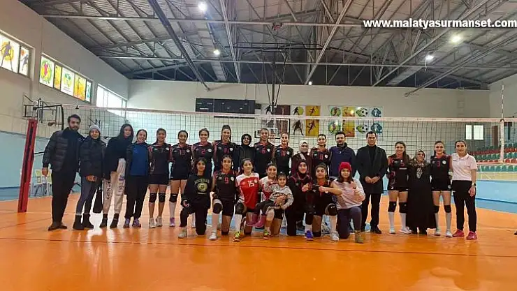 Bağlar Belediyespor kadın voleybol takımı haftayı galibiyetle kapattı
