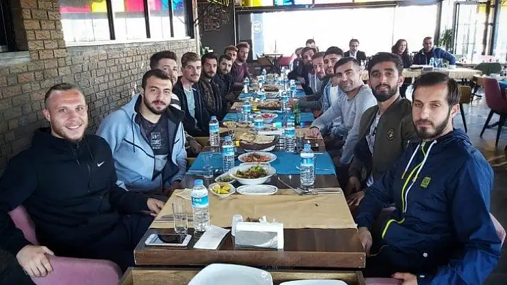 Bağlar Belediyespor moral yemeğinde buluştu