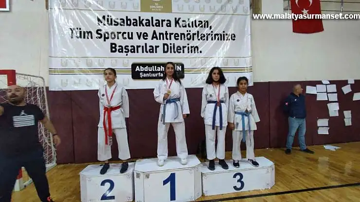 Bağlar Belediyespor'un kadın karatecisi rekorlarla bölge şampiyonu