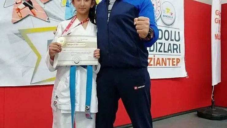 Bağlar Belediyesporlu genç karateci altın madalya kazandı
