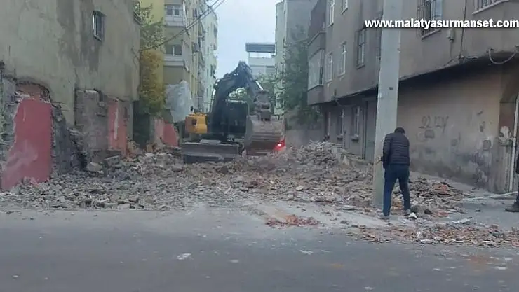 Bağlar'da 3 yılda 401 adet metruk yapı yıkıldı