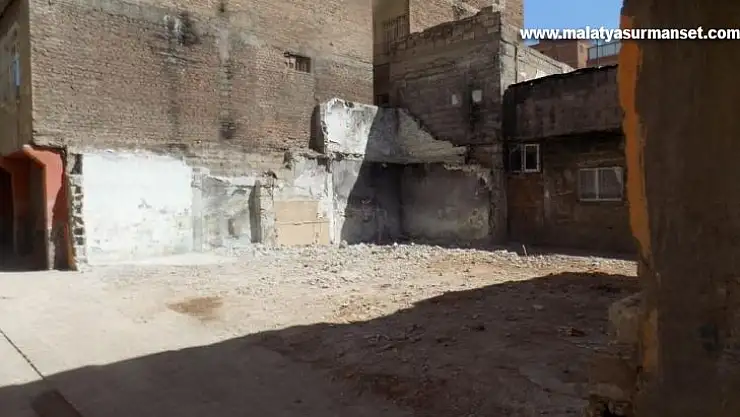 Bağlar'da metruk yapıların yıkımları talep üzerine devam ediyor