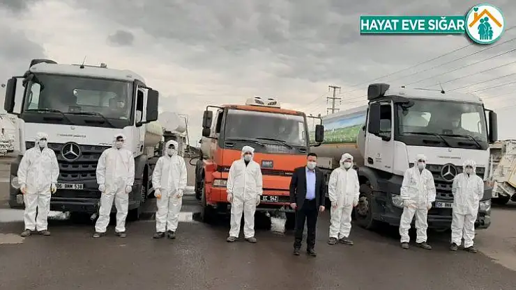 Bağlar'da temizlik ekipleri kısıtlama günlerinde görev başında