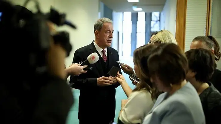 Bakan Akar: 'İHA, SİHA'ların, Hava Kuvvetlerimizin faaliyet göstermesi konusunda Rus muhataplarımızla görüşüyoruz'