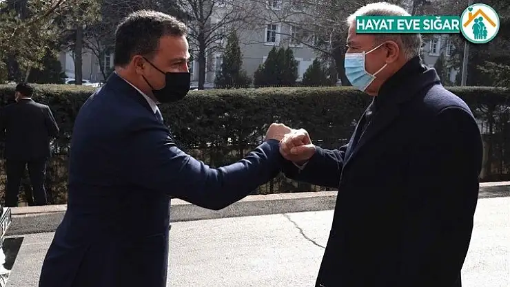 Bakan Akar, Arnavutluk Savunma Bakanı Peleshi ile bir araya geldi