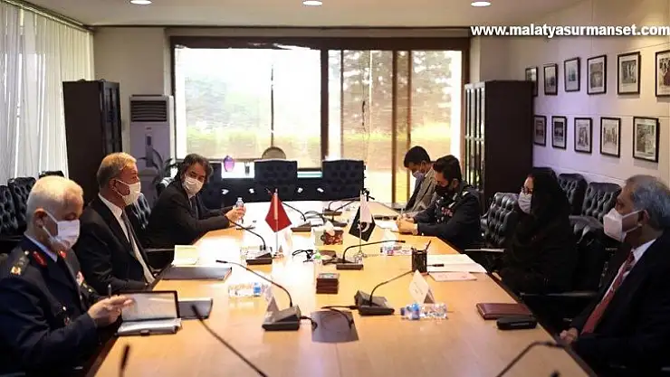 Bakan Akar, Pakistan Savunma Üretim Bakanı Jalal ile görüştü