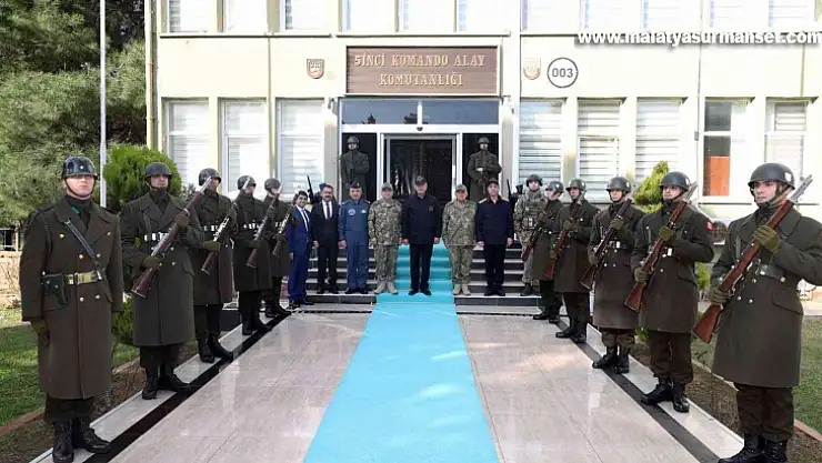 Bakan Akar ve TSK komuta kademesinden 'Rüzgar Alayı'na ziyaret