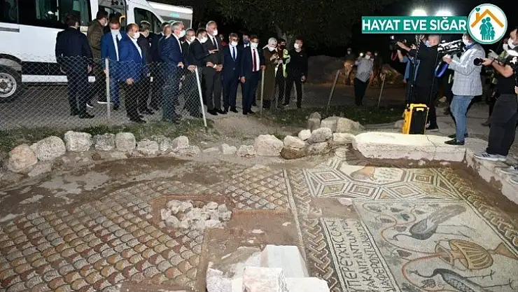 Bakan Ersoy 5 bin 500 yıllık antik kentte incelemelerde bulundu