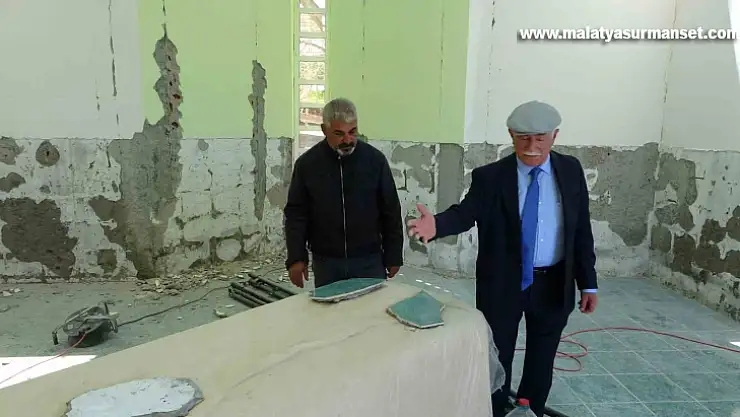 Bakan Ersoy'un talimatıyla restorasyona alınan cemevinde çalışmalar sürüyor