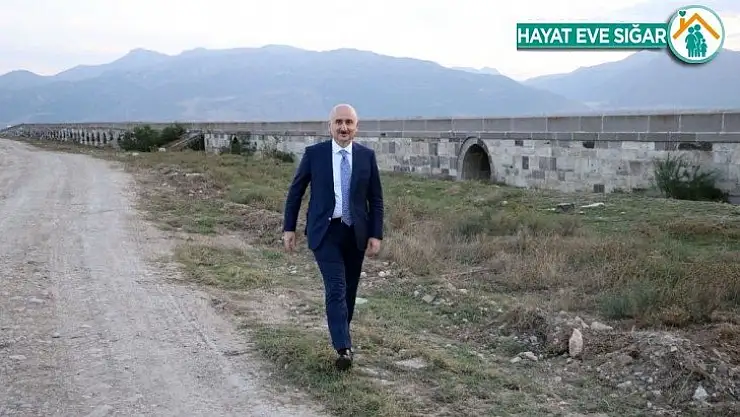 Bakan Karaismailoğlu, Afyonkarahisar'da tarihi köprüyü inceledi