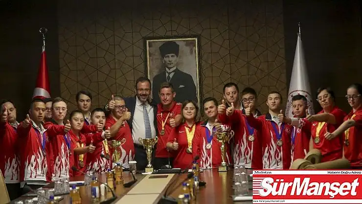 Bakan Kasapoğlu, down sendromlu sporcularla buluştu