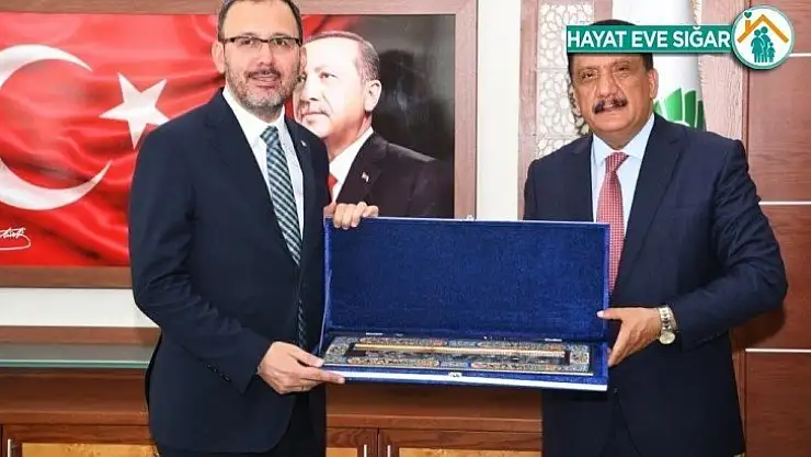Bakan Kasapoğlu Malatya Büyükşehir Belediyesini ziyaret etti