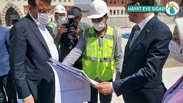 Bakan Kasapoğlu, öğrenci yurdu inşaatında incelemelerde bulundu