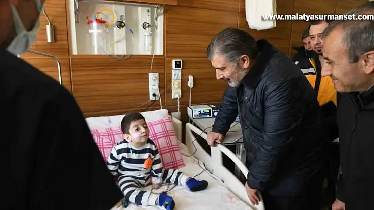 Bakan Koca, Adıyaman'da tedavi gören depremzedeleri ziyaret etti