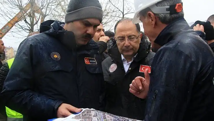 Bakan Kurum, Elazığ'da incelemelerde bulundu