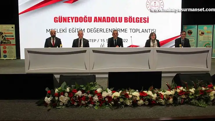 Bakan Özer: 'Mesleki Eğitim Liseleri ile, 28 Şubat zihniyetinin kat sayı uygulamasının kaybettirdiği özgüveni yeniden sağlıyoruz'