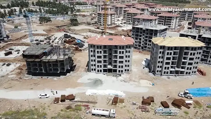 Bakan Özhaseki'den deprem konutları açıklaması: