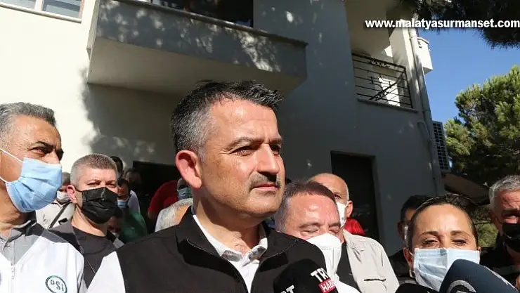 Bakan Pakdemirli: 'Manavgat'taki yangında 4 mahalle tahliye edildi'