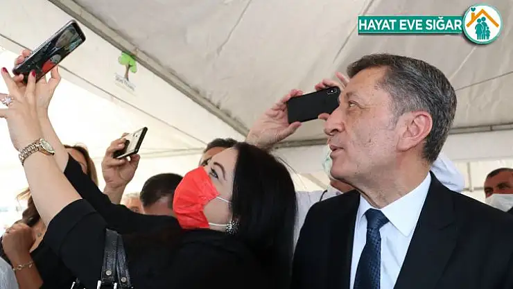 Bakan Selçuk: 'Okullaşmada dünya rekoru kırıyoruz'