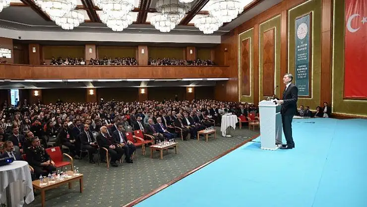 Bakan Selçuk bursiyerlere seslendi