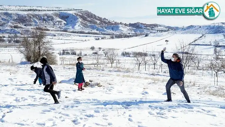 Bakan Selçuk, EBA Mobil Destek aracında canlı derse katıldı