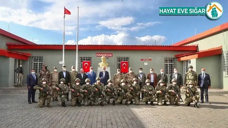 Bakan Soylu askerlerle bir araya geldi