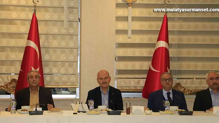 Bakan Soylu Diyarbakır'da Korucu Dernek Başkanlarıyla bir araya geldi