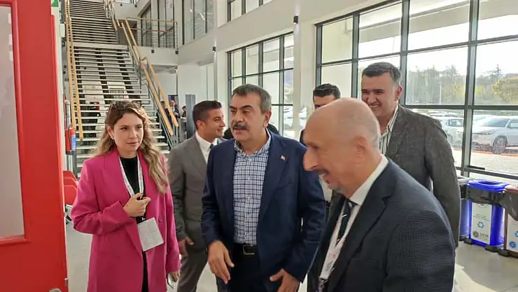 Bakan Tekin, ODTÜ'de zeka ve yetenek atölyelerini yerinde inceledi