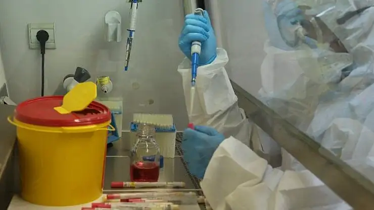 Bakanlık COVİD-19 için geliştirilen yerli tanı kitine ilişkin laboratuvar görüntülerini paylaştı