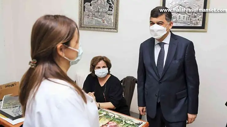 Bakbak ile Fadıloğlu, el emeği eserleri incelediler