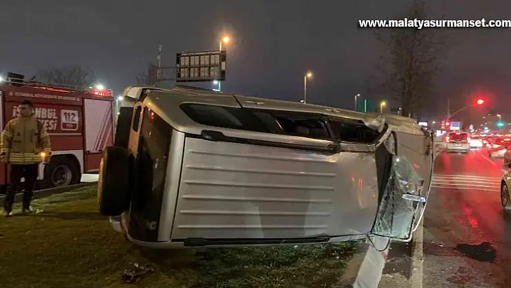 Bakırköy'de takla atan otomobilden burunları bile kanamadan çıktılar