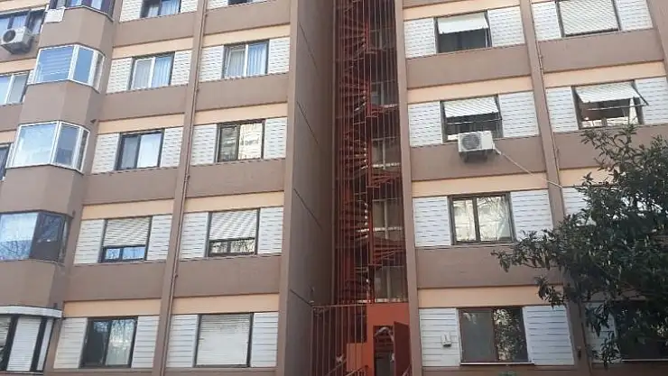 Bakırköy'de 8. kattan atlayan genç feci şekilde can verdi
