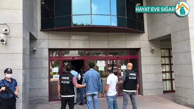 Balıkesir'de 4 uyuşturucu tacirini yakaladı
