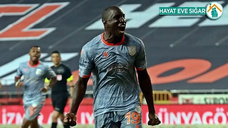 Başakşehir'de Demba Ba'nın sözleşmesi feshedildi