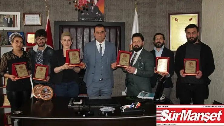 Başarılı kuaförlere plaket verildi